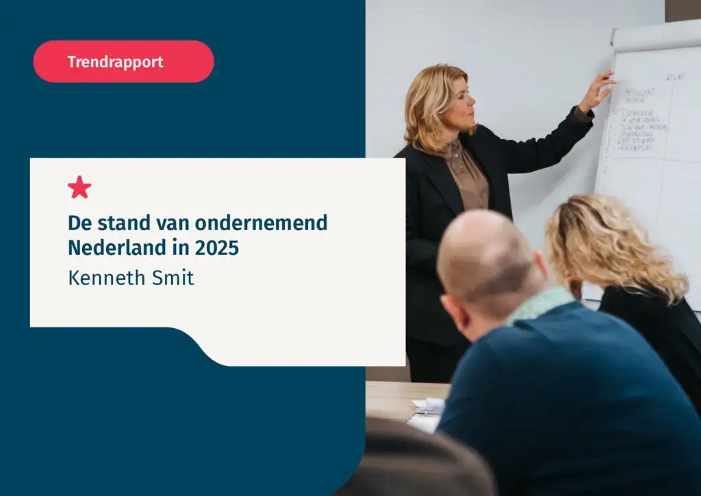 Kenneth Smit presenteert trendrapport over de stand van ondernemend Nederland in 2025 tijdens zakelijke workshop met flipchart.