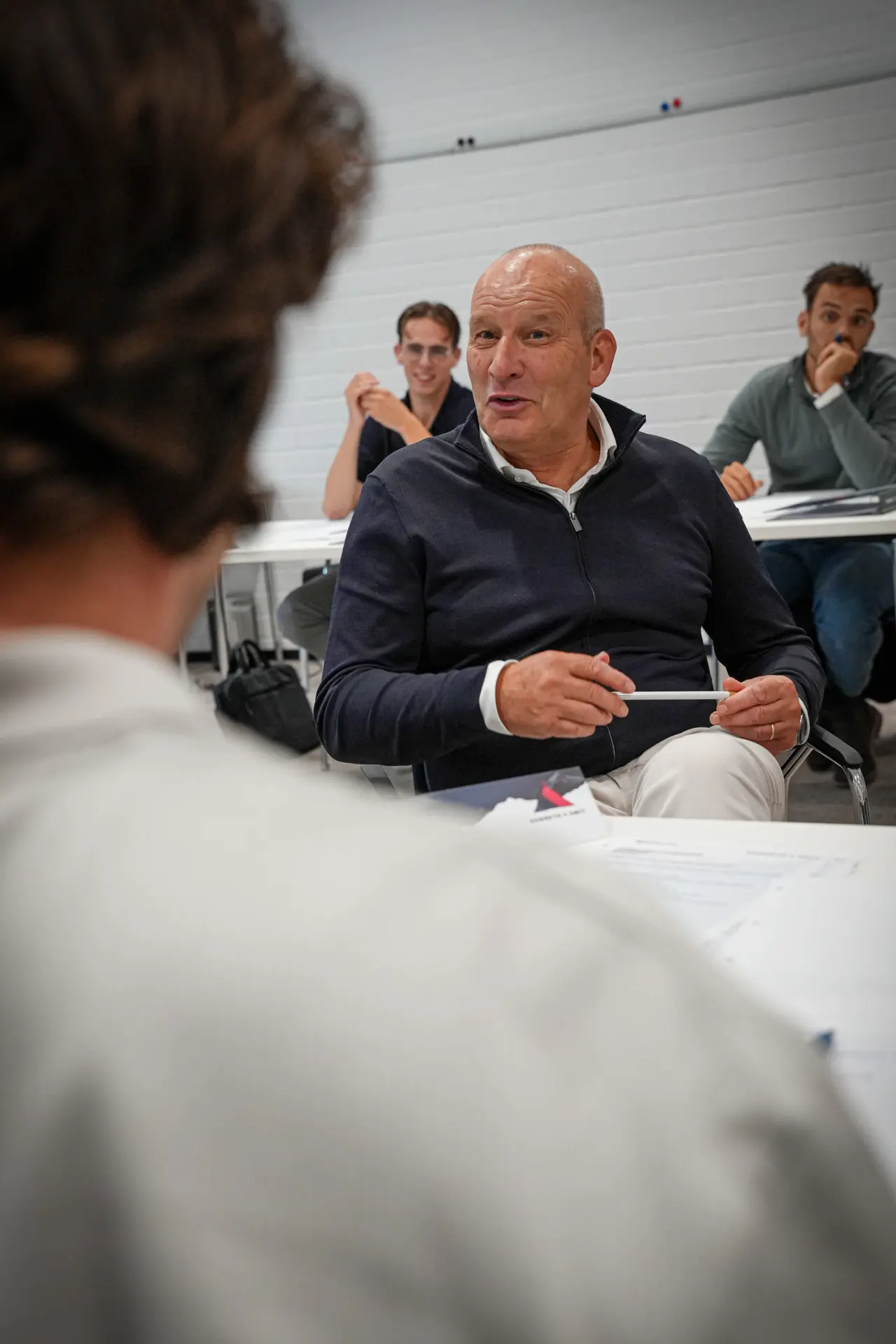 Koen van Gorp in gesprek met deelnemers