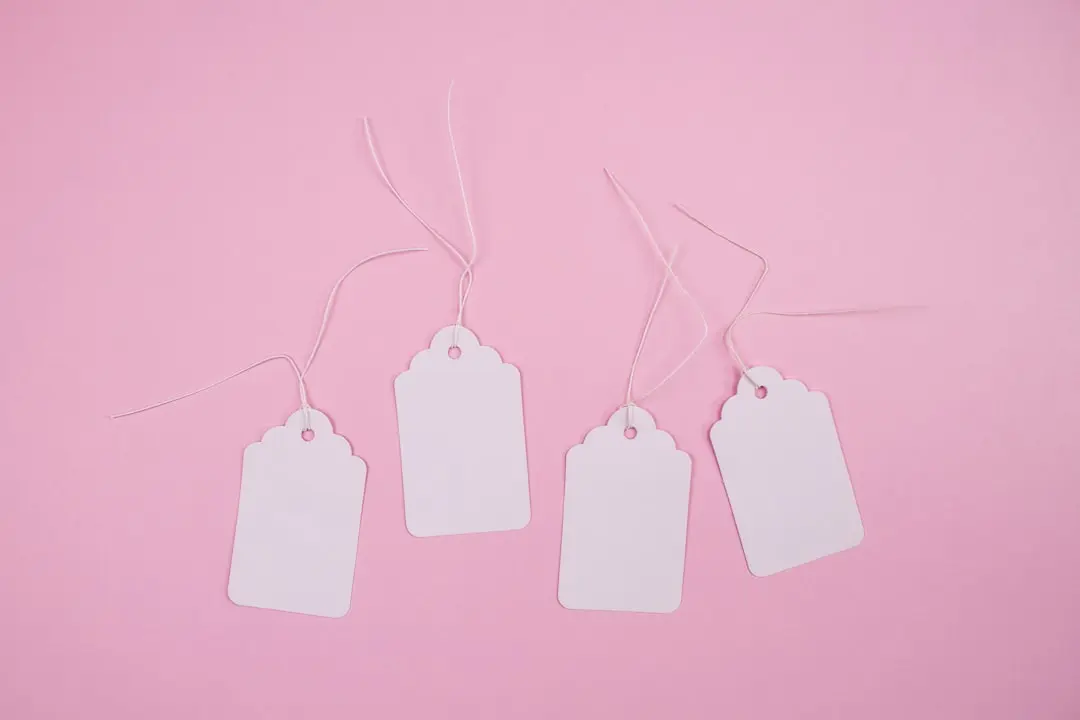Prijslabels als symbool voor de verschuiving van prijsdruk naar waarde in verkoopgesprekken